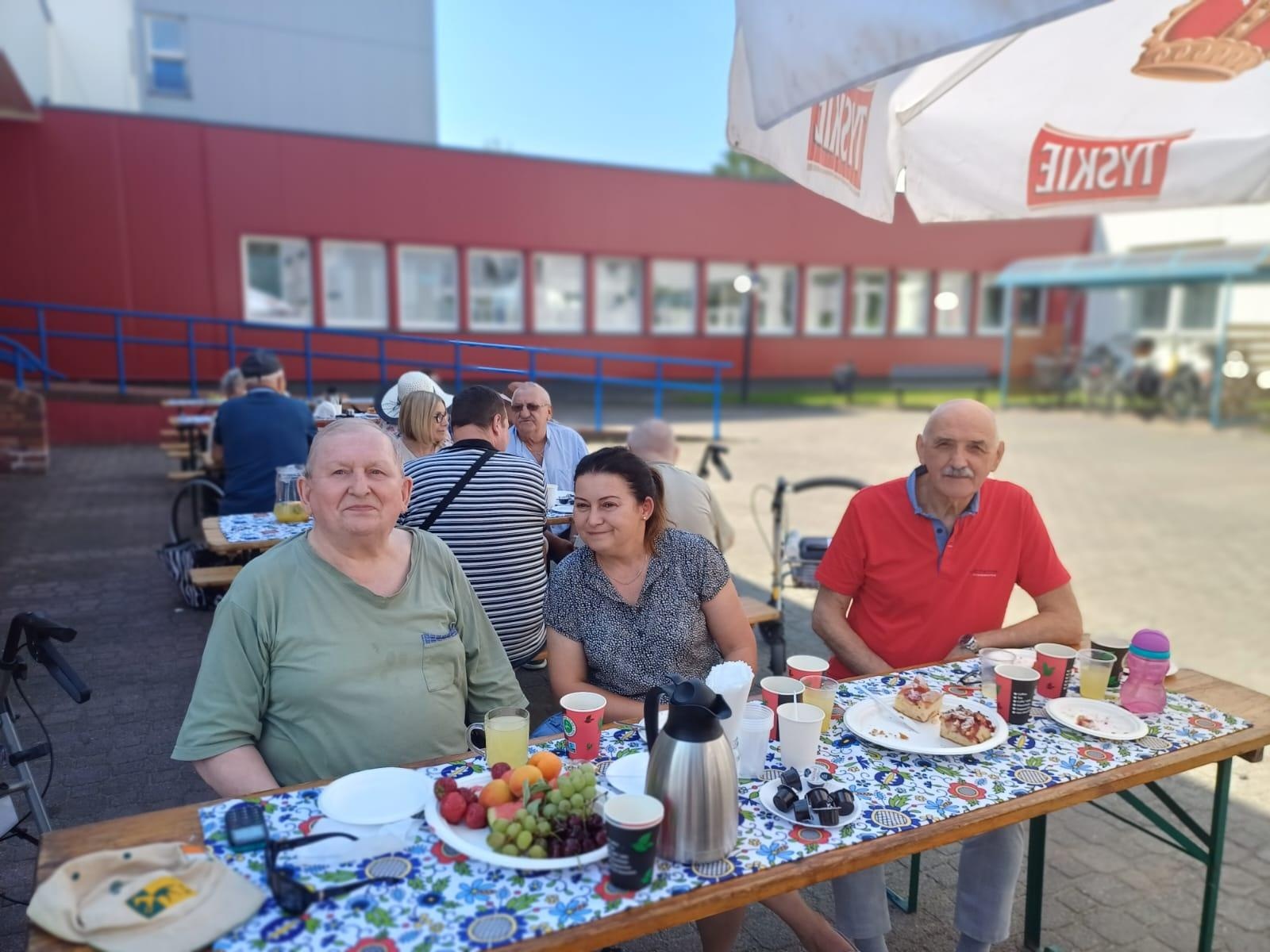 Zdjęcie w galerii na portalu naszraciborz.pl: Góralski Festyn Rodzinny w DPS Złota Jesień w Raciborzu wiadomości z regionu
