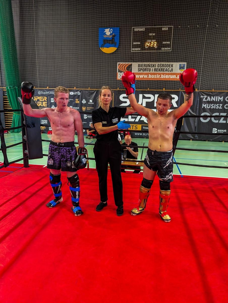 Zdjęcie w galerii na portalu naszraciborz.pl: Wielki triumf zawodników Łamatora Racibórz w Bieruniu. Drużynowe wicemistrzostwo na Super League Fights wiadomości z regionu