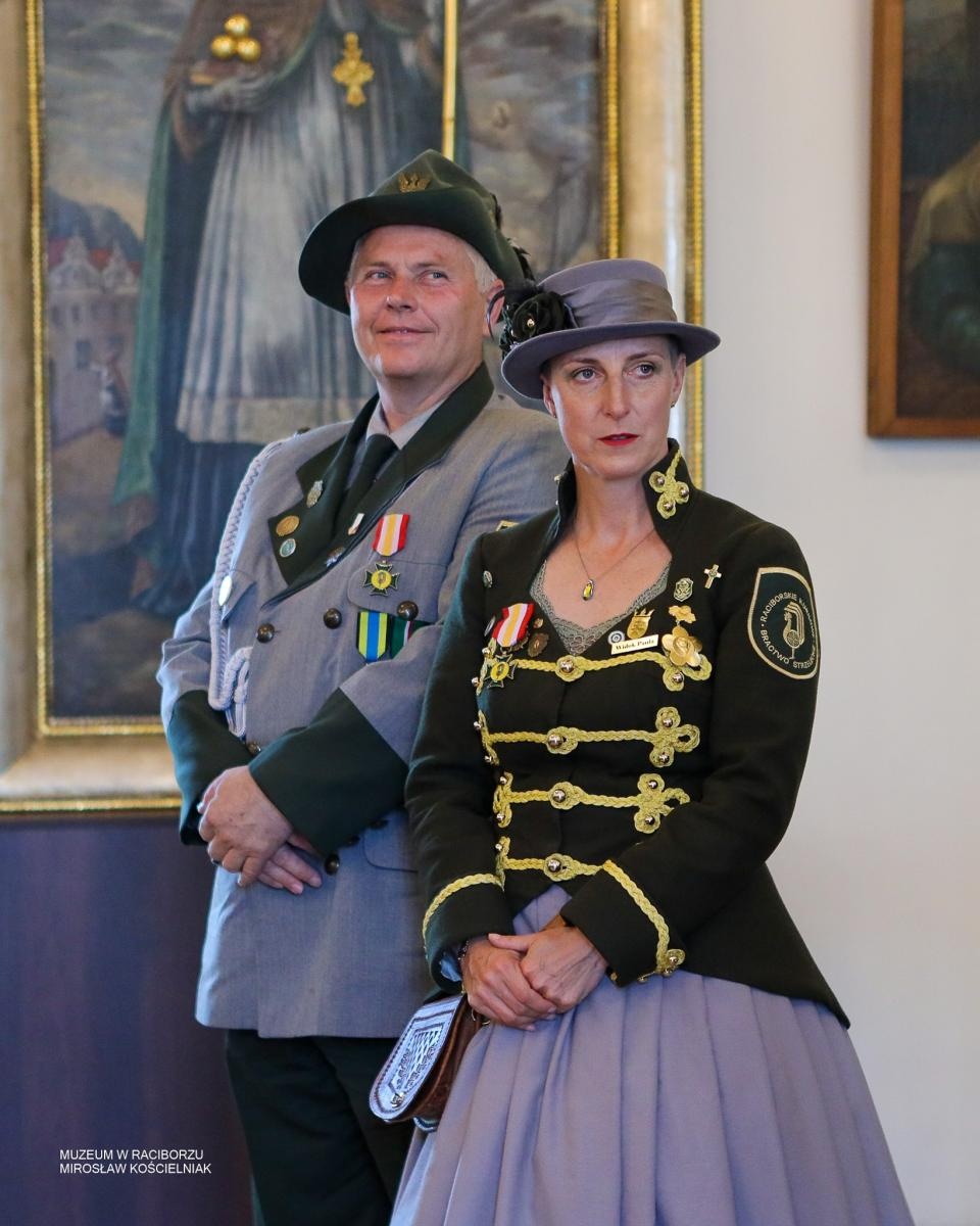 Zdjęcie w galerii na portalu naszraciborz.pl: Królowa zasiadła na tronie. Bracia kurkowi złożyli gratulacje wiadomości z regionu
