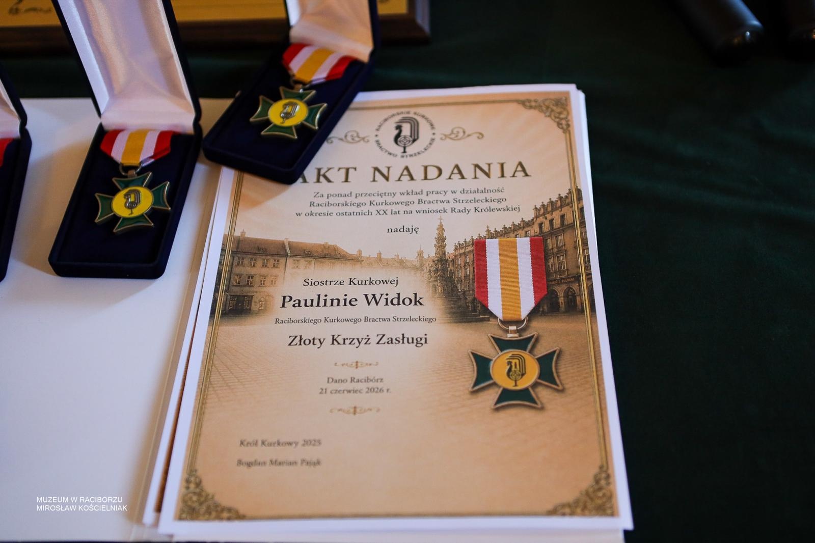 Zdjęcie w galerii na portalu naszraciborz.pl: Królowa zasiadła na tronie. Bracia kurkowi złożyli gratulacje wiadomości z regionu