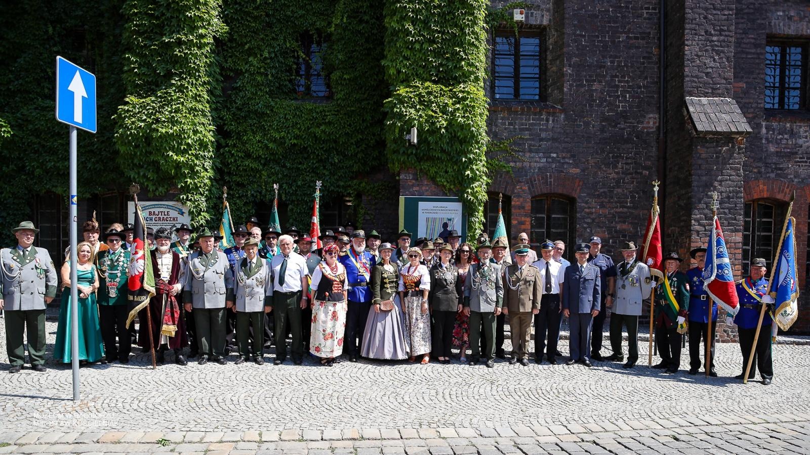 Zdjęcie w galerii na portalu naszraciborz.pl: Królowa zasiadła na tronie. Bracia kurkowi złożyli gratulacje wiadomości z regionu