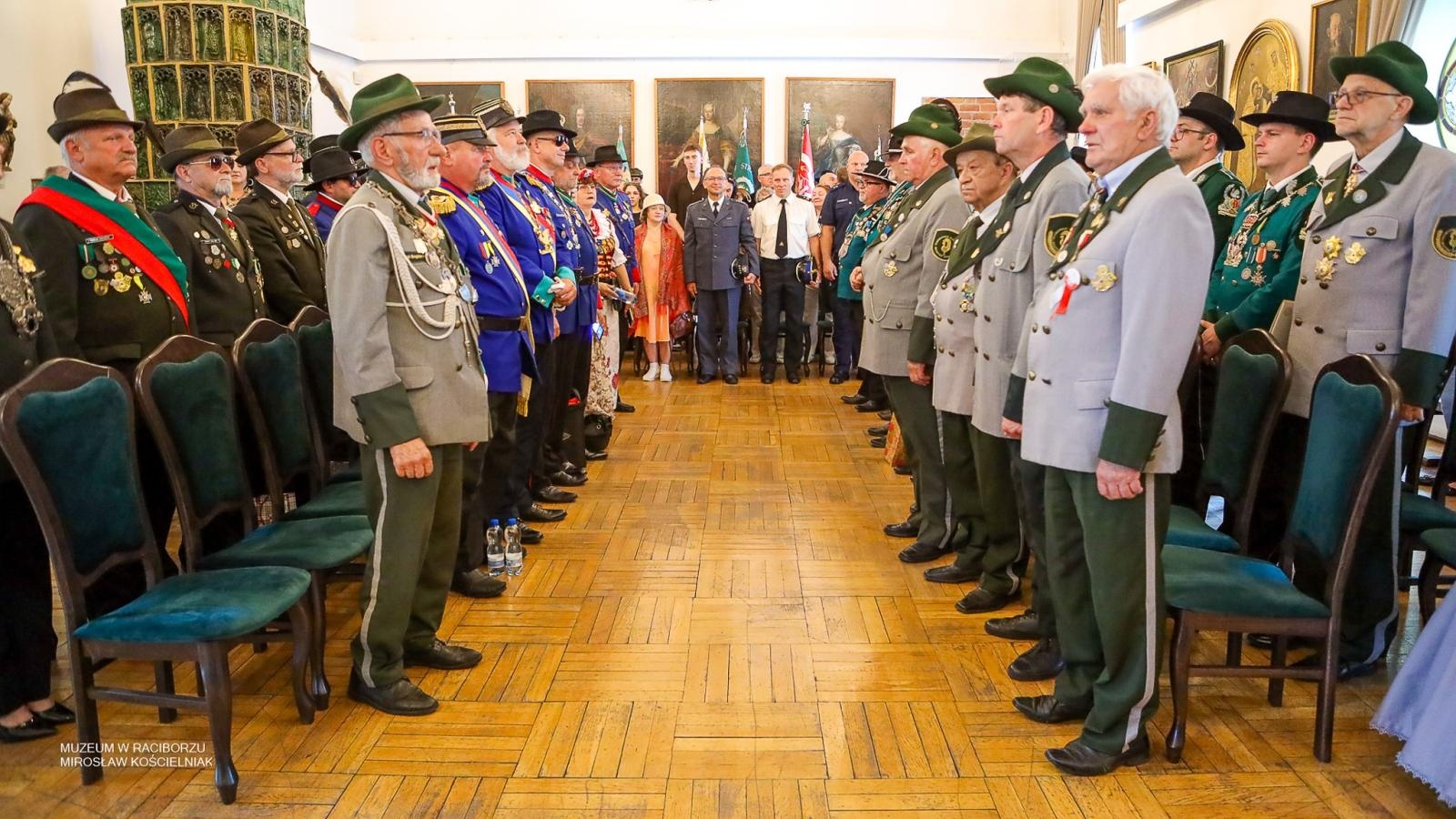 Zdjęcie w galerii na portalu naszraciborz.pl: Królowa zasiadła na tronie. Bracia kurkowi złożyli gratulacje wiadomości z regionu
