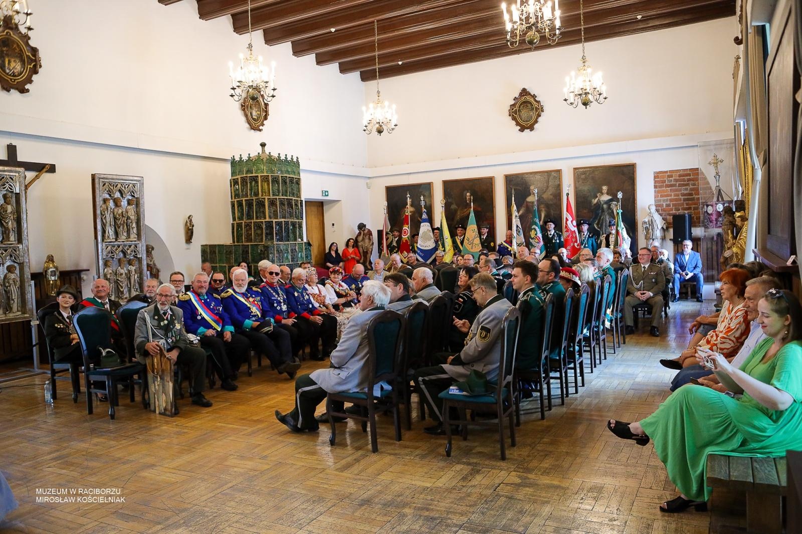 Zdjęcie w galerii na portalu naszraciborz.pl: Królowa zasiadła na tronie. Bracia kurkowi złożyli gratulacje wiadomości z regionu