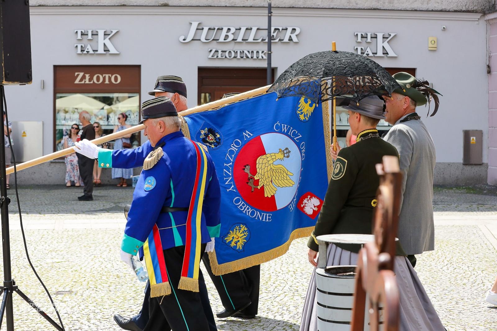 Zdjęcie w galerii na portalu naszraciborz.pl: Królowa zasiadła na tronie. Bracia kurkowi złożyli gratulacje wiadomości z regionu