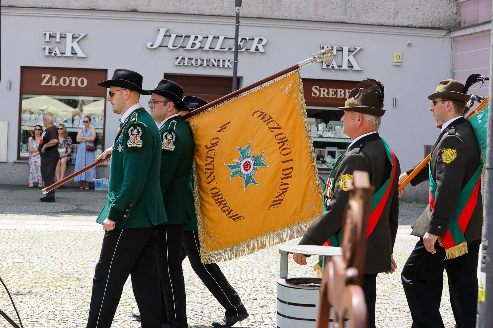 Zdjęcie w galerii na portalu naszraciborz.pl: Królowa zasiadła na tronie. Bracia kurkowi złożyli gratulacje wiadomości z regionu