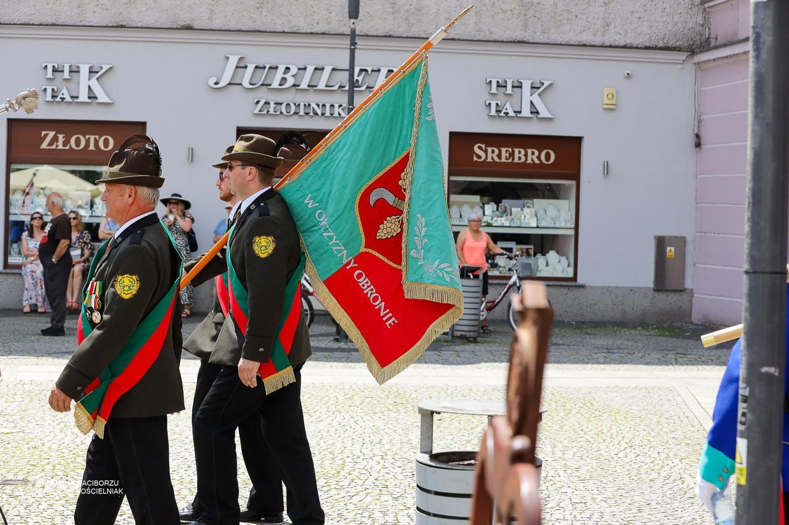 Zdjęcie w galerii na portalu naszraciborz.pl: Królowa zasiadła na tronie. Bracia kurkowi złożyli gratulacje wiadomości z regionu