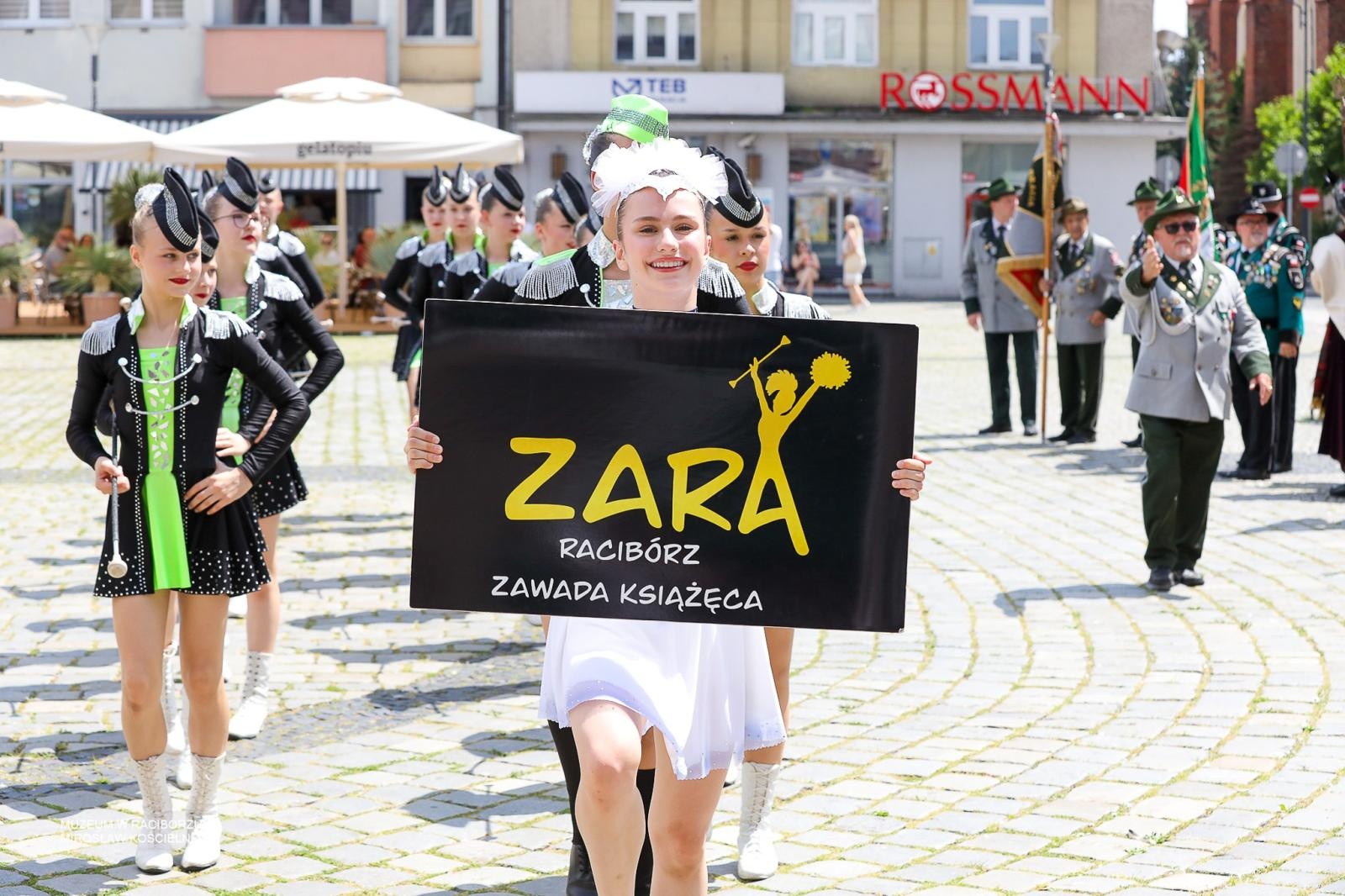 Zdjęcie w galerii na portalu naszraciborz.pl: Królowa zasiadła na tronie. Bracia kurkowi złożyli gratulacje wiadomości z regionu