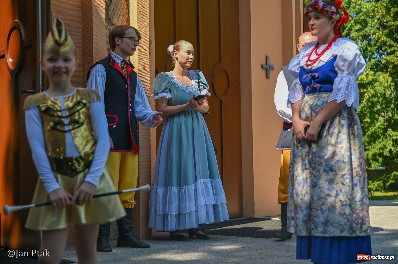 Zdjęcie w galerii na portalu naszraciborz.pl: Międzynarodowy folklor w Raciborzu. Zespoły z Kolumbii, Czech i Polski wspólnie na festiwalu wiadomości z regionu