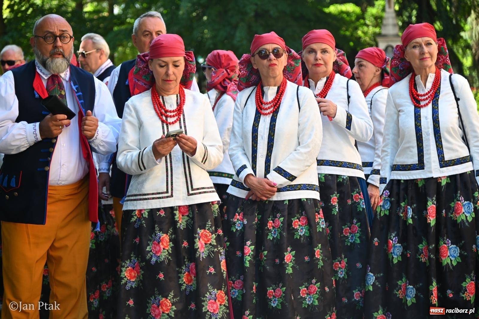 Zdjęcie w galerii na portalu naszraciborz.pl: Międzynarodowy folklor w Raciborzu. Zespoły z Kolumbii, Czech i Polski wspólnie na festiwalu wiadomości z regionu