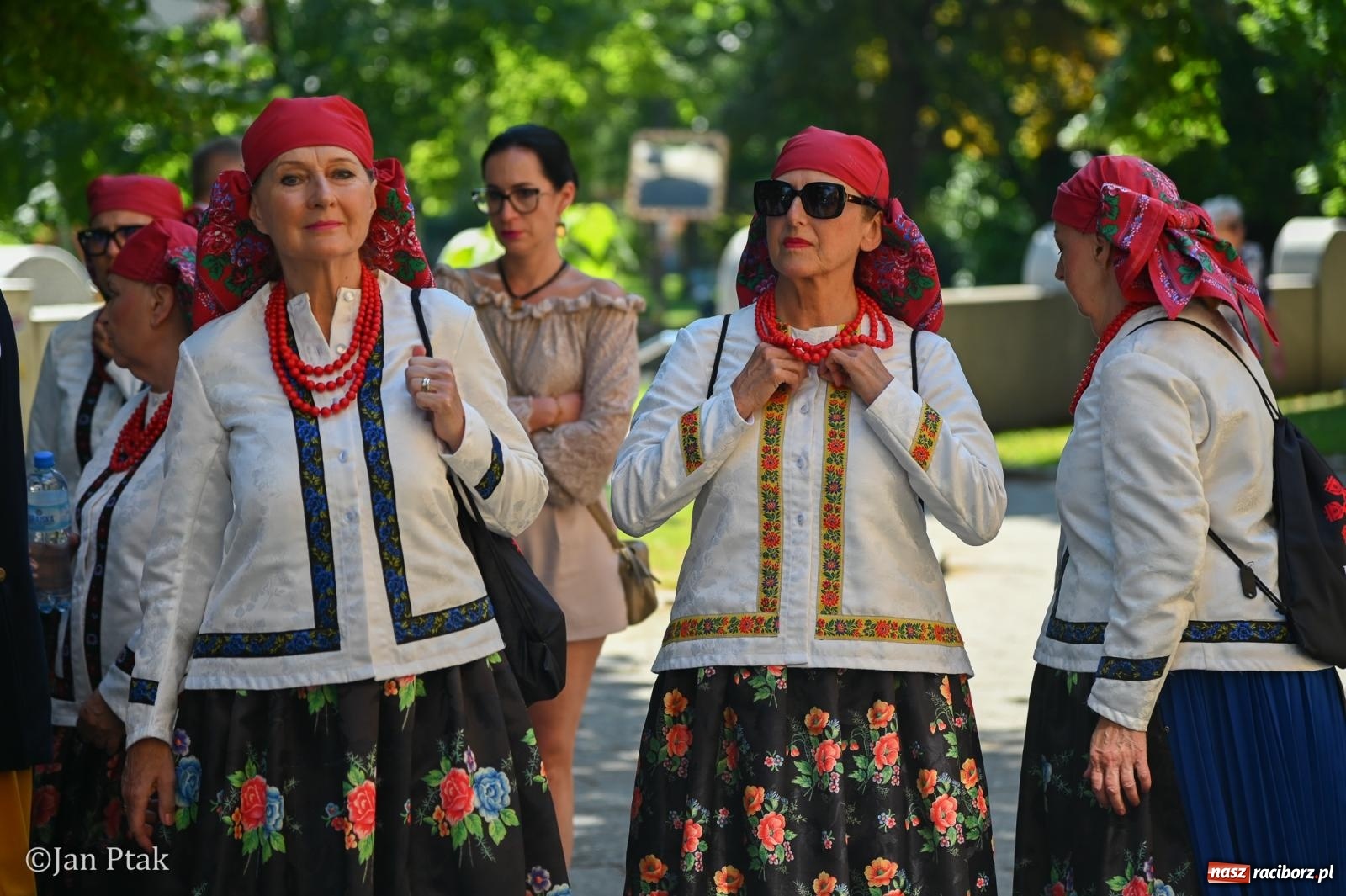 Zdjęcie w galerii na portalu naszraciborz.pl: Międzynarodowy folklor w Raciborzu. Zespoły z Kolumbii, Czech i Polski wspólnie na festiwalu wiadomości z regionu