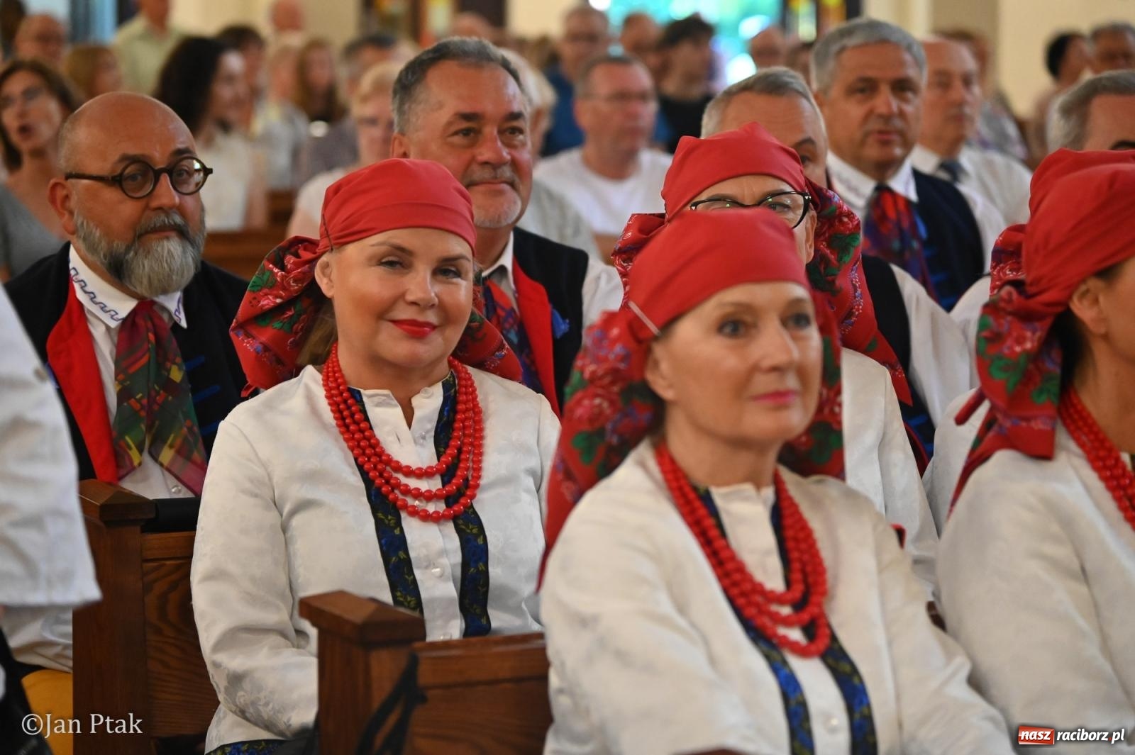 Zdjęcie w galerii na portalu naszraciborz.pl: Międzynarodowy folklor w Raciborzu. Zespoły z Kolumbii, Czech i Polski wspólnie na festiwalu wiadomości z regionu