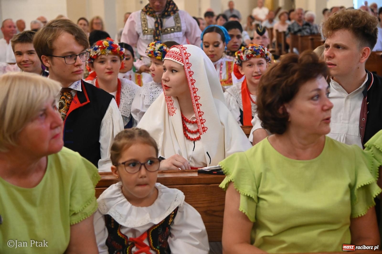 Zdjęcie w galerii na portalu naszraciborz.pl: Międzynarodowy folklor w Raciborzu. Zespoły z Kolumbii, Czech i Polski wspólnie na festiwalu wiadomości z regionu