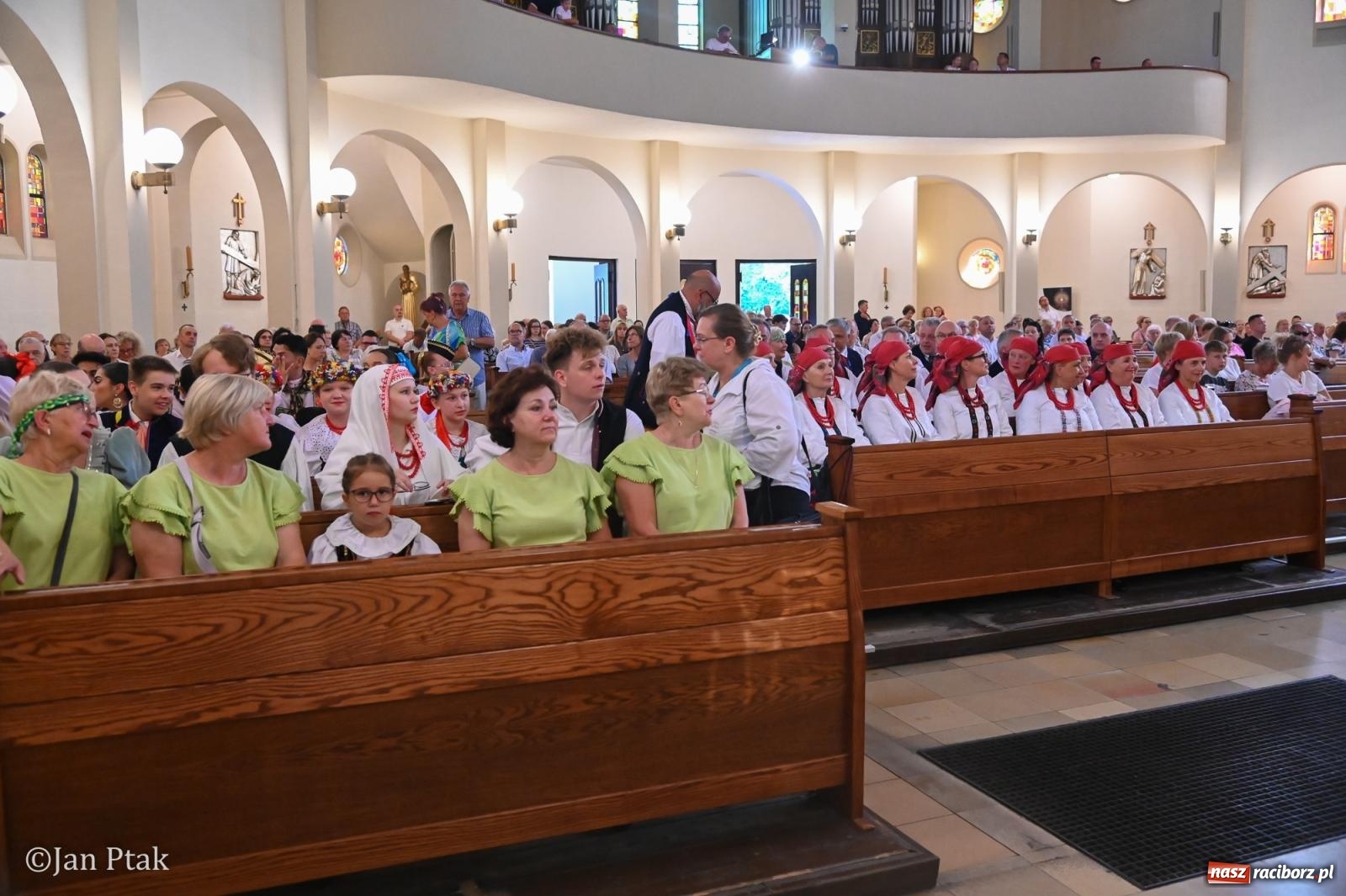 Zdjęcie w galerii na portalu naszraciborz.pl: Międzynarodowy folklor w Raciborzu. Zespoły z Kolumbii, Czech i Polski wspólnie na festiwalu wiadomości z regionu