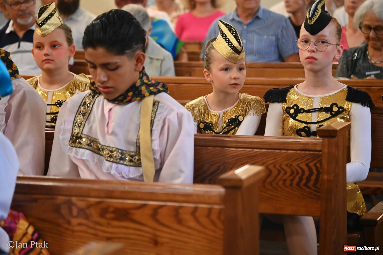 Zdjęcie w galerii na portalu naszraciborz.pl: Międzynarodowy folklor w Raciborzu. Zespoły z Kolumbii, Czech i Polski wspólnie na festiwalu wiadomości z regionu