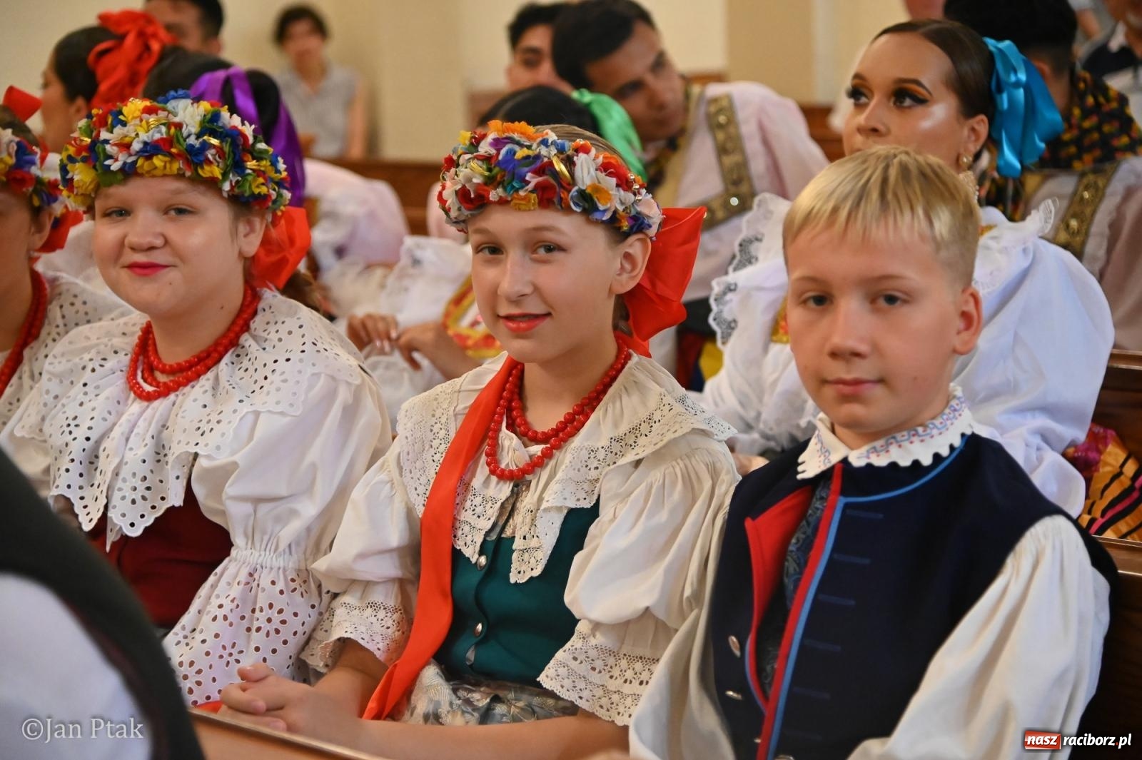 Zdjęcie w galerii na portalu naszraciborz.pl: Międzynarodowy folklor w Raciborzu. Zespoły z Kolumbii, Czech i Polski wspólnie na festiwalu wiadomości z regionu
