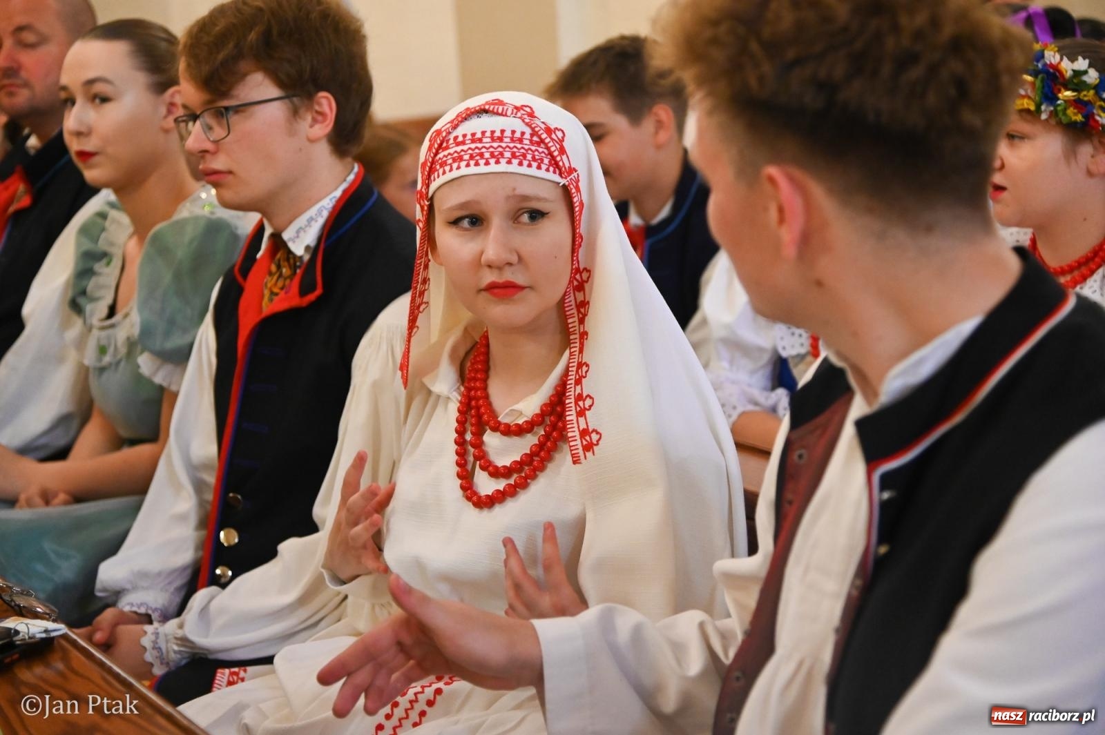 Zdjęcie w galerii na portalu naszraciborz.pl: Międzynarodowy folklor w Raciborzu. Zespoły z Kolumbii, Czech i Polski wspólnie na festiwalu wiadomości z regionu