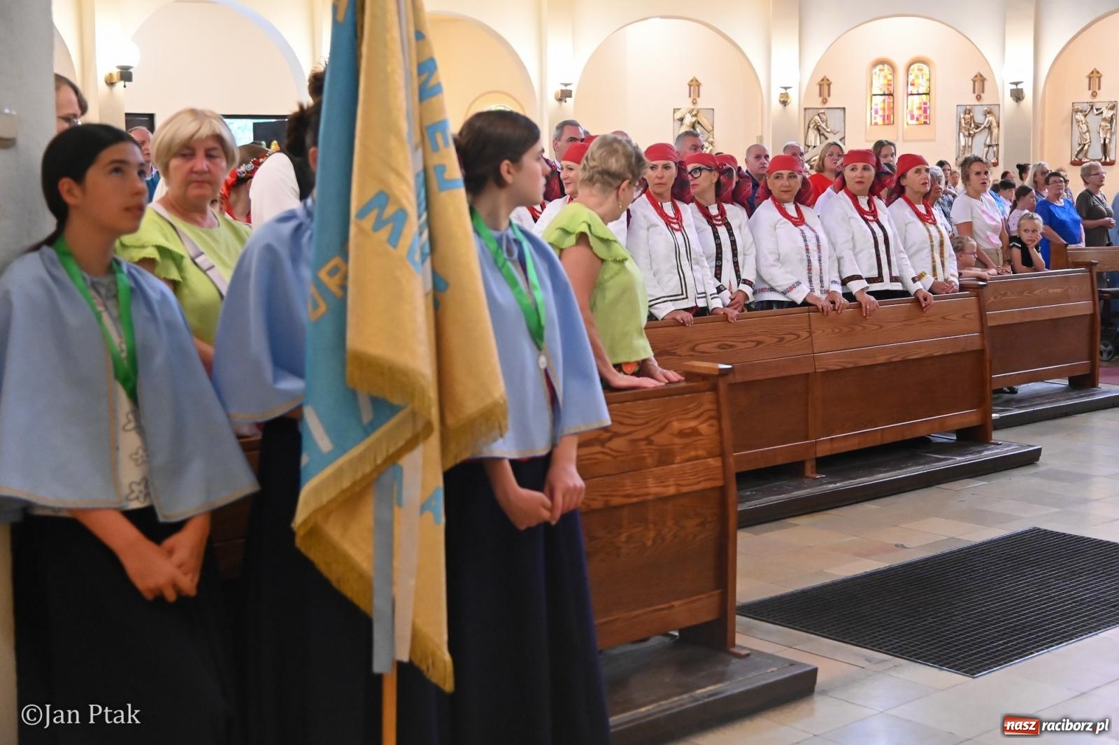 Zdjęcie w galerii na portalu naszraciborz.pl: Międzynarodowy folklor w Raciborzu. Zespoły z Kolumbii, Czech i Polski wspólnie na festiwalu wiadomości z regionu