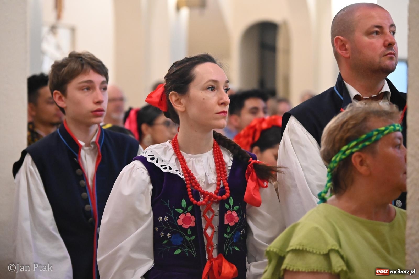 Zdjęcie w galerii na portalu naszraciborz.pl: Międzynarodowy folklor w Raciborzu. Zespoły z Kolumbii, Czech i Polski wspólnie na festiwalu wiadomości z regionu
