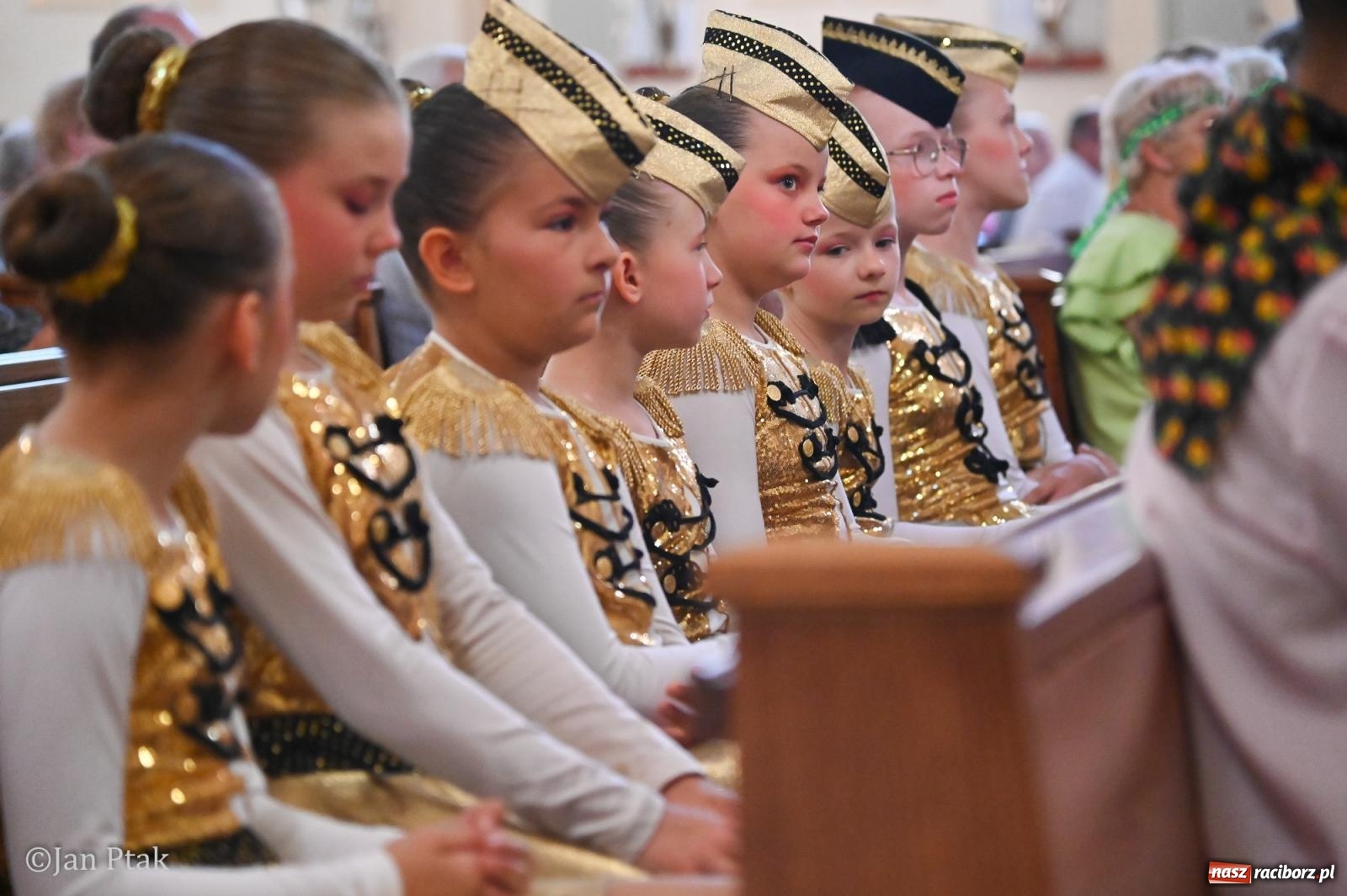 Zdjęcie w galerii na portalu naszraciborz.pl: Międzynarodowy folklor w Raciborzu. Zespoły z Kolumbii, Czech i Polski wspólnie na festiwalu wiadomości z regionu