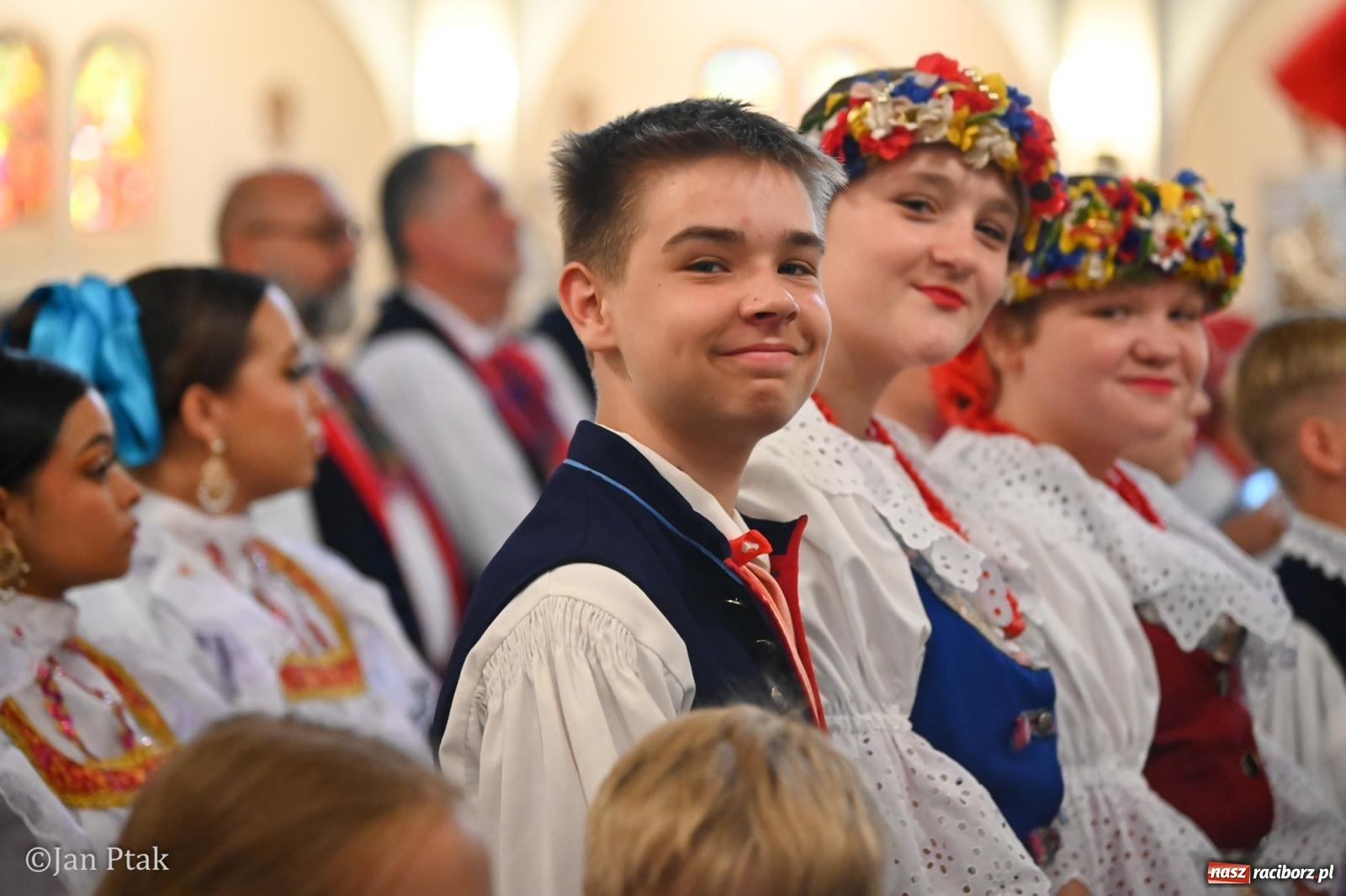 Zdjęcie w galerii na portalu naszraciborz.pl: Międzynarodowy folklor w Raciborzu. Zespoły z Kolumbii, Czech i Polski wspólnie na festiwalu wiadomości z regionu
