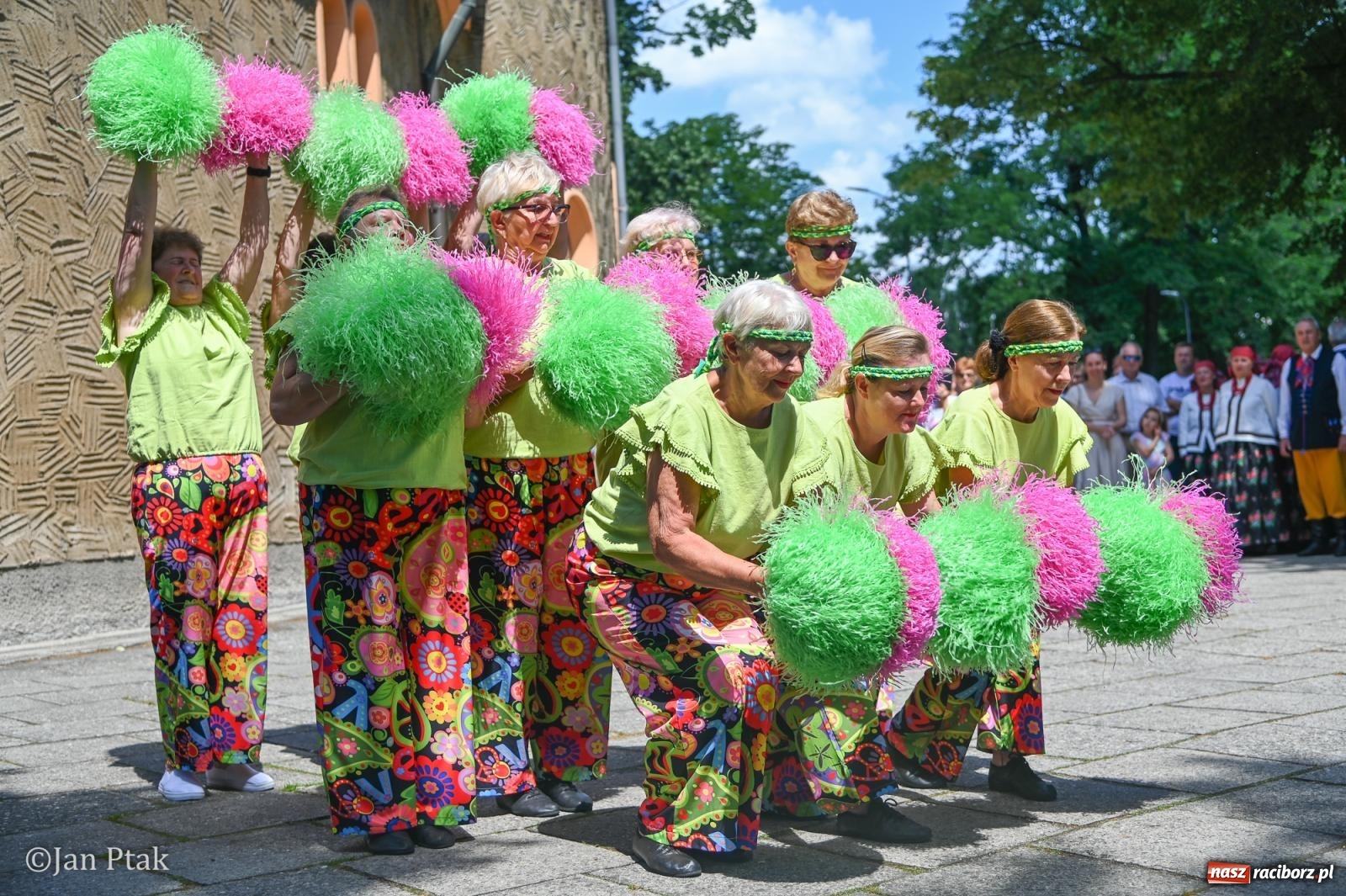 Zdjęcie w galerii na portalu naszraciborz.pl: Międzynarodowy folklor w Raciborzu. Zespoły z Kolumbii, Czech i Polski wspólnie na festiwalu wiadomości z regionu
