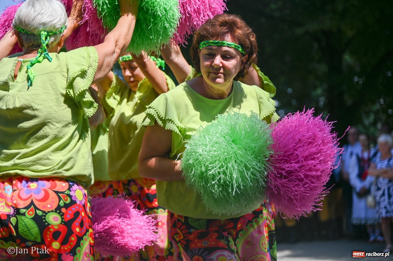 Zdjęcie w galerii na portalu naszraciborz.pl: Międzynarodowy folklor w Raciborzu. Zespoły z Kolumbii, Czech i Polski wspólnie na festiwalu wiadomości z regionu
