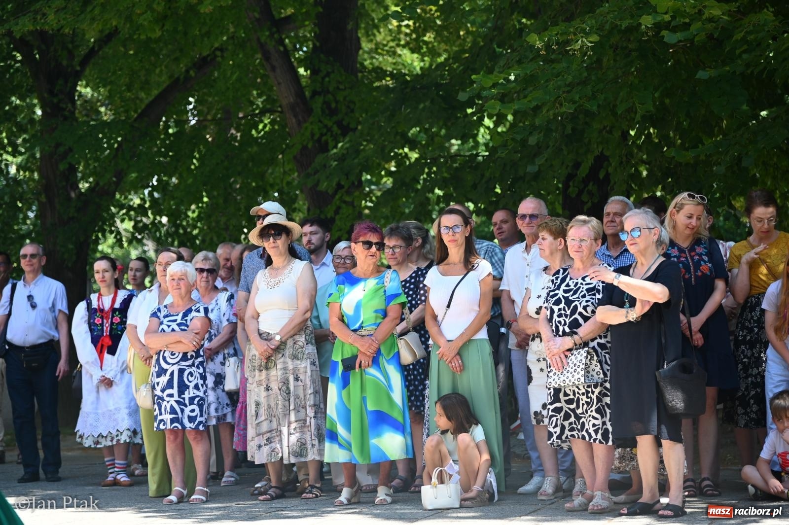 Zdjęcie w galerii na portalu naszraciborz.pl: Międzynarodowy folklor w Raciborzu. Zespoły z Kolumbii, Czech i Polski wspólnie na festiwalu wiadomości z regionu