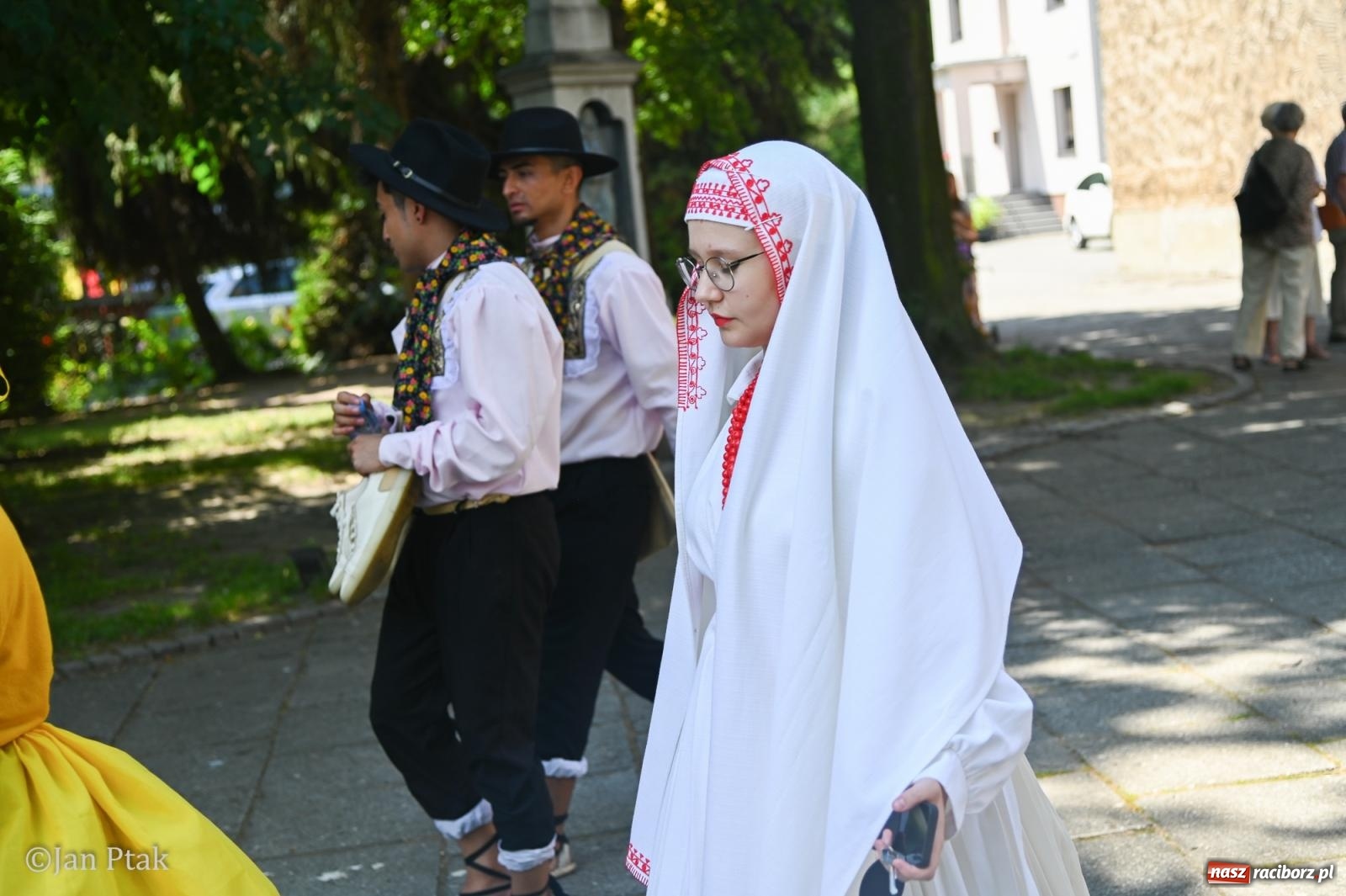 Zdjęcie w galerii na portalu naszraciborz.pl: Międzynarodowy folklor w Raciborzu. Zespoły z Kolumbii, Czech i Polski wspólnie na festiwalu wiadomości z regionu
