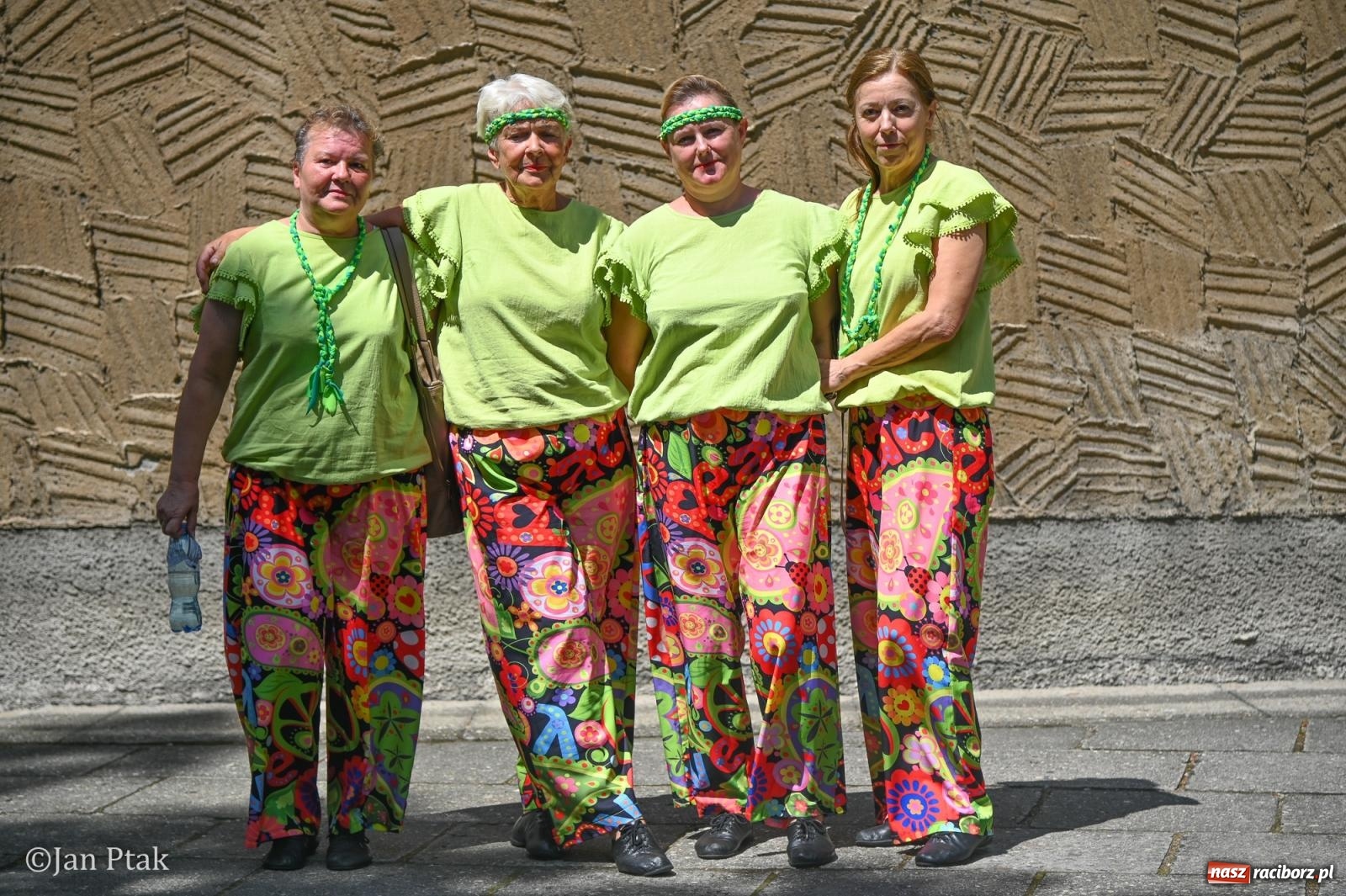 Zdjęcie w galerii na portalu naszraciborz.pl: Międzynarodowy folklor w Raciborzu. Zespoły z Kolumbii, Czech i Polski wspólnie na festiwalu wiadomości z regionu