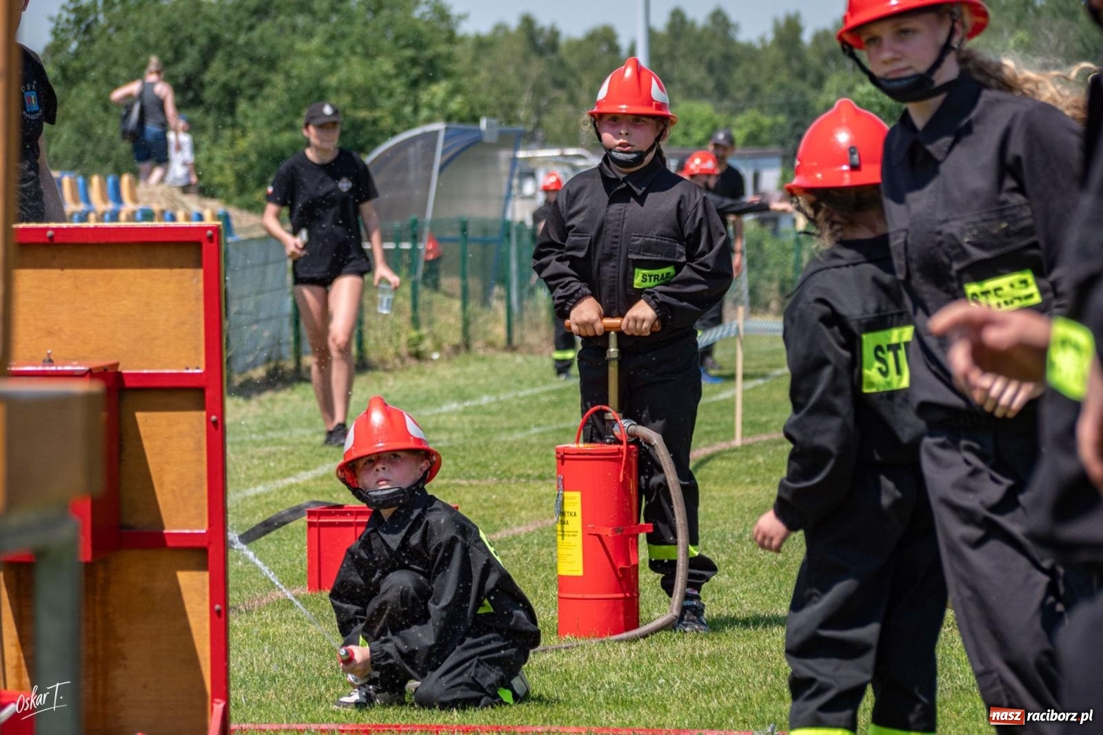 Zdjęcie w galerii na portalu naszraciborz.pl: Upał, emocje i walka do końca. Strażacy rywalizowali w Raszczycach [FOTO] wiadomości z regionu