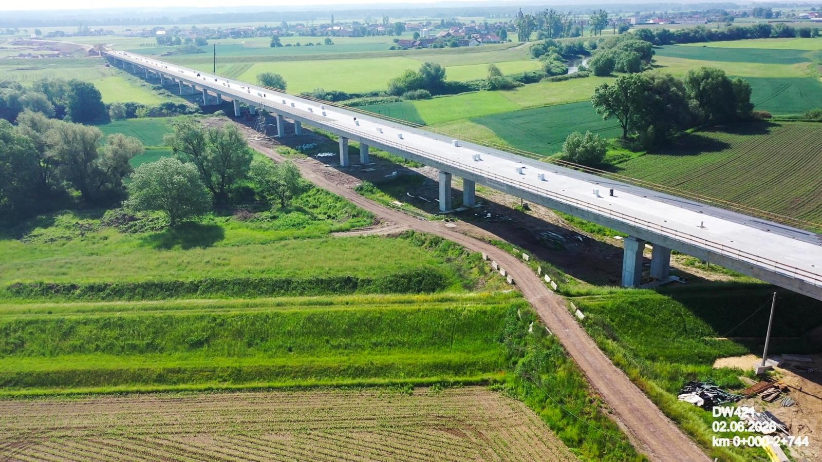 Zdjęcie w galerii na portalu naszraciborz.pl: Nowy most Grzegorzowice–Ciechowice rośnie w oczach. Zaawansowanie prac sięgnęło 90 procent wiadomości z regionu