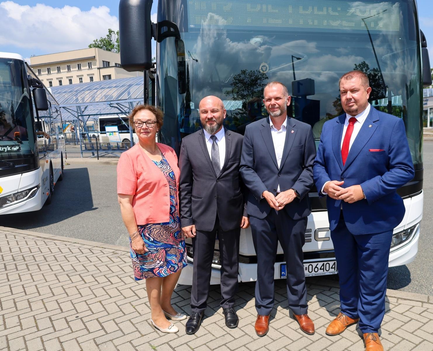 Zdjęcie w galerii na portalu naszraciborz.pl: Nowe hybrydowe autobusy Iveco wzmocniły flotę PKS w Raciborzu wiadomości z regionu