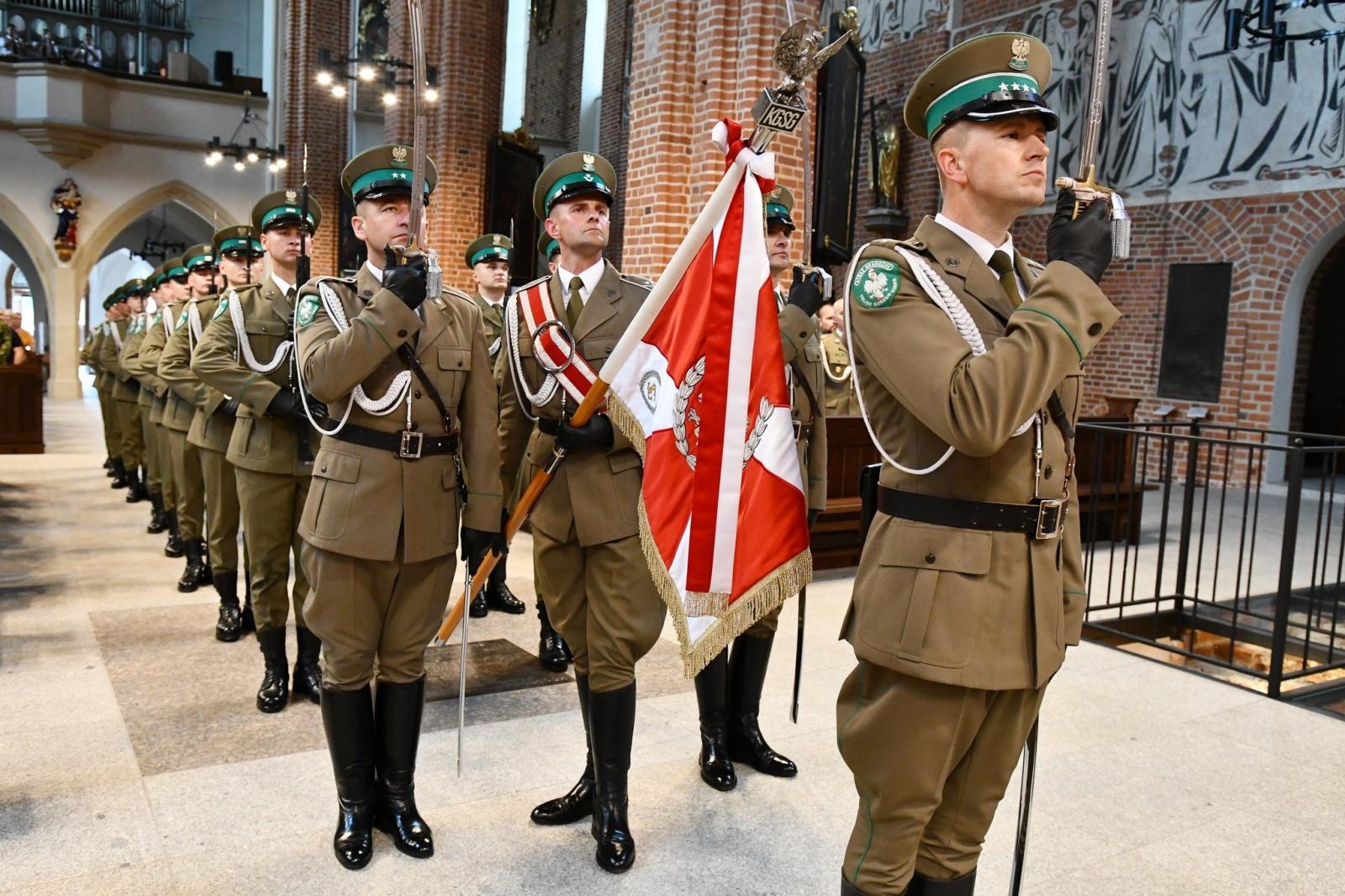 Zdjęcie w galerii na portalu naszraciborz.pl: 22 czerwca funkcjonariusze Śląskiego Oddziału SG uroczyście obchodzili w Opolu 35. rocznicę powstania Straży Granicznej. wiadomości z regionu