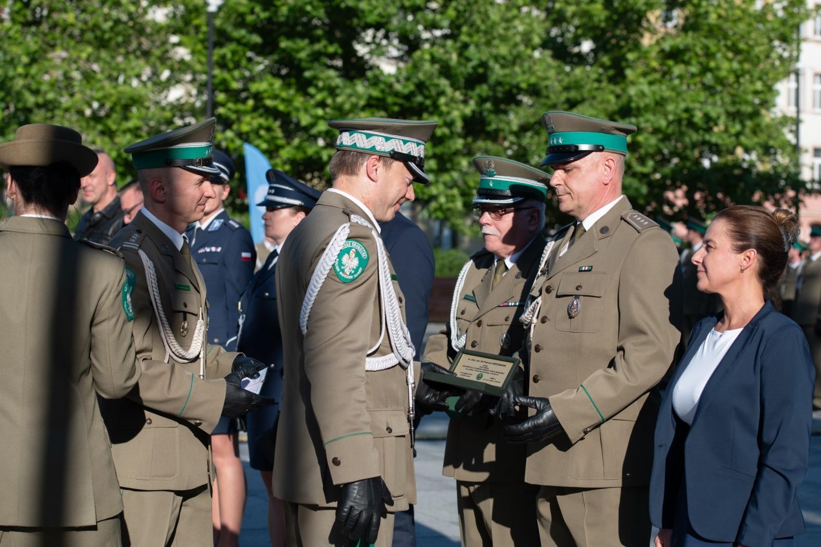 Zdjęcie w galerii na portalu naszraciborz.pl: 22 czerwca funkcjonariusze Śląskiego Oddziału SG uroczyście obchodzili w Opolu 35. rocznicę powstania Straży Granicznej. wiadomości z regionu