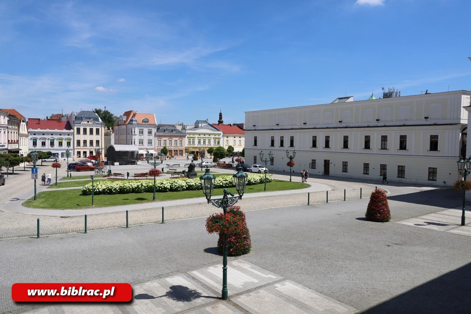 Zdjęcie w galerii na portalu naszraciborz.pl: Nie tylko Krzywy Kościół… Czytelnicy biblioteki z wizytą w Karwinie wiadomości z regionu