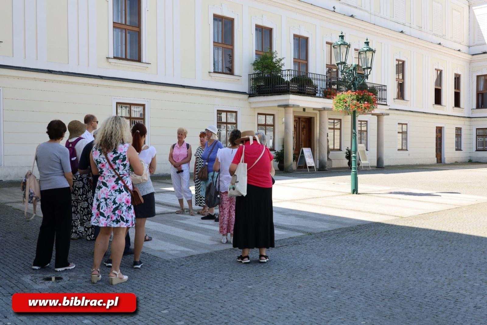 Zdjęcie w galerii na portalu naszraciborz.pl: Nie tylko Krzywy Kościół… Czytelnicy biblioteki z wizytą w Karwinie wiadomości z regionu