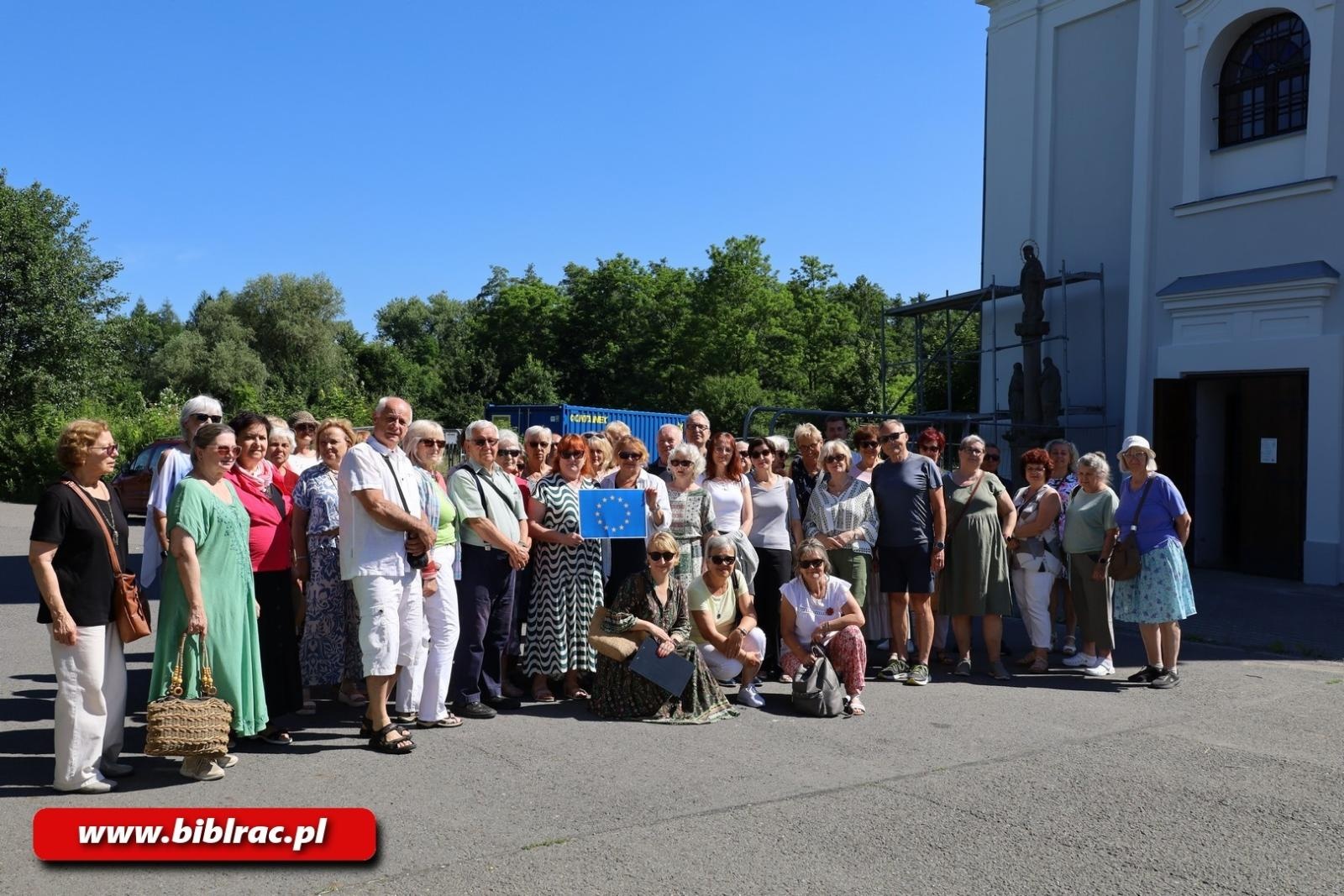 Zdjęcie w galerii na portalu naszraciborz.pl: Nie tylko Krzywy Kościół… Czytelnicy biblioteki z wizytą w Karwinie wiadomości z regionu