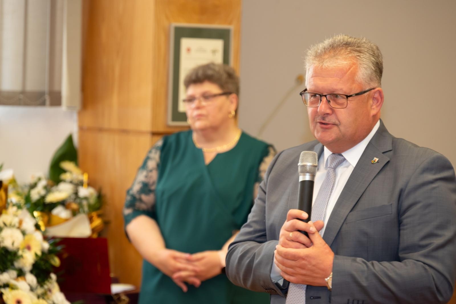 Zdjęcie w galerii na portalu naszraciborz.pl: Złote Gody w Gminie Krzyżanowice. Jubilaci odebrali medale za 50 lat małżeństwa wiadomości z regionu