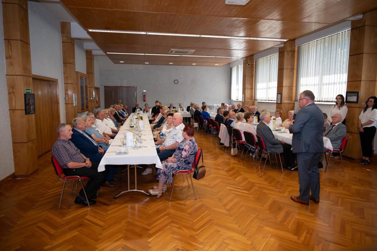 Zdjęcie w galerii na portalu naszraciborz.pl: Złote Gody w Gminie Krzyżanowice. Jubilaci odebrali medale za 50 lat małżeństwa wiadomości z regionu