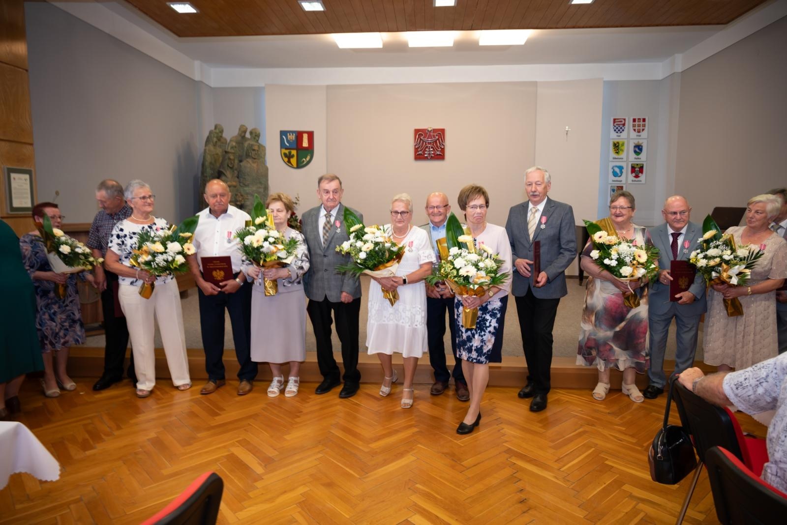 Zdjęcie w galerii na portalu naszraciborz.pl: Złote Gody w Gminie Krzyżanowice. Jubilaci odebrali medale za 50 lat małżeństwa wiadomości z regionu