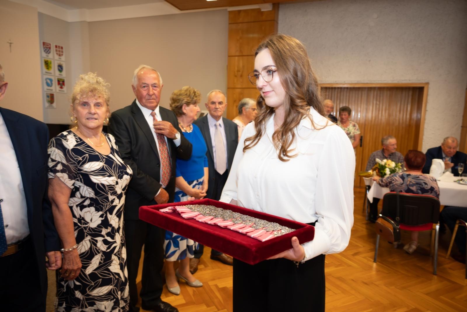 Zdjęcie w galerii na portalu naszraciborz.pl: Złote Gody w Gminie Krzyżanowice. Jubilaci odebrali medale za 50 lat małżeństwa wiadomości z regionu