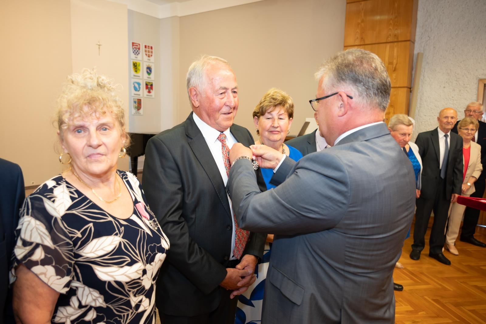 Zdjęcie w galerii na portalu naszraciborz.pl: Złote Gody w Gminie Krzyżanowice. Jubilaci odebrali medale za 50 lat małżeństwa wiadomości z regionu