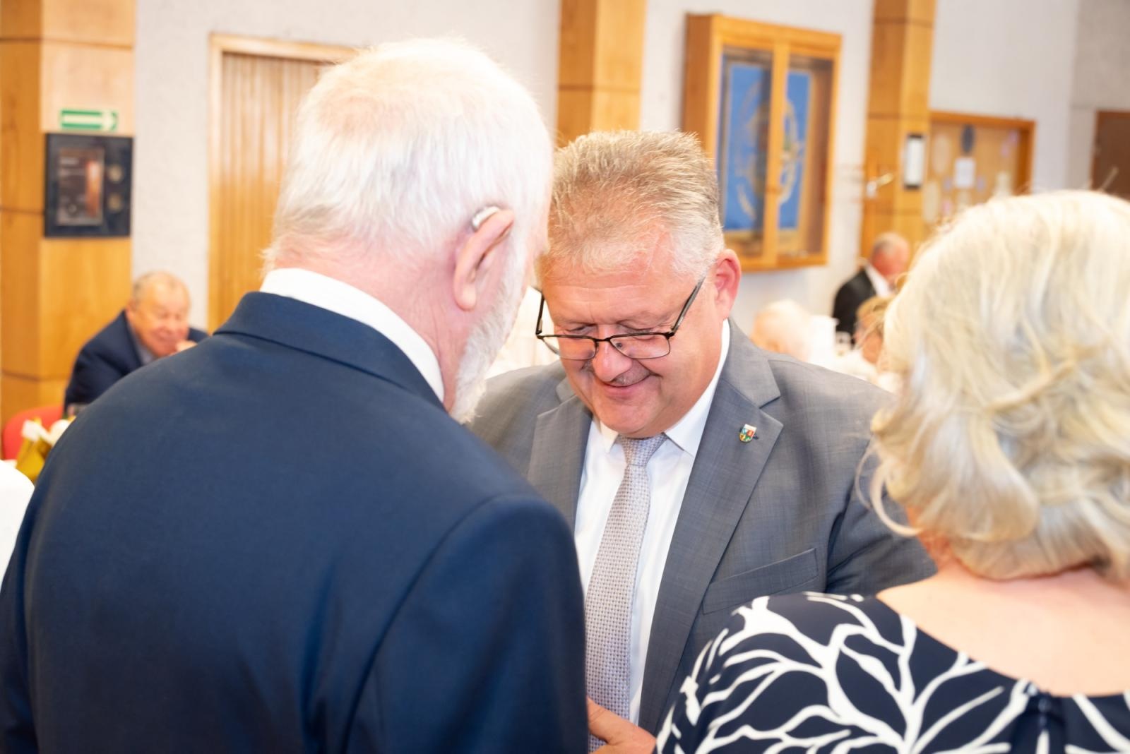 Zdjęcie w galerii na portalu naszraciborz.pl: Złote Gody w Gminie Krzyżanowice. Jubilaci odebrali medale za 50 lat małżeństwa wiadomości z regionu