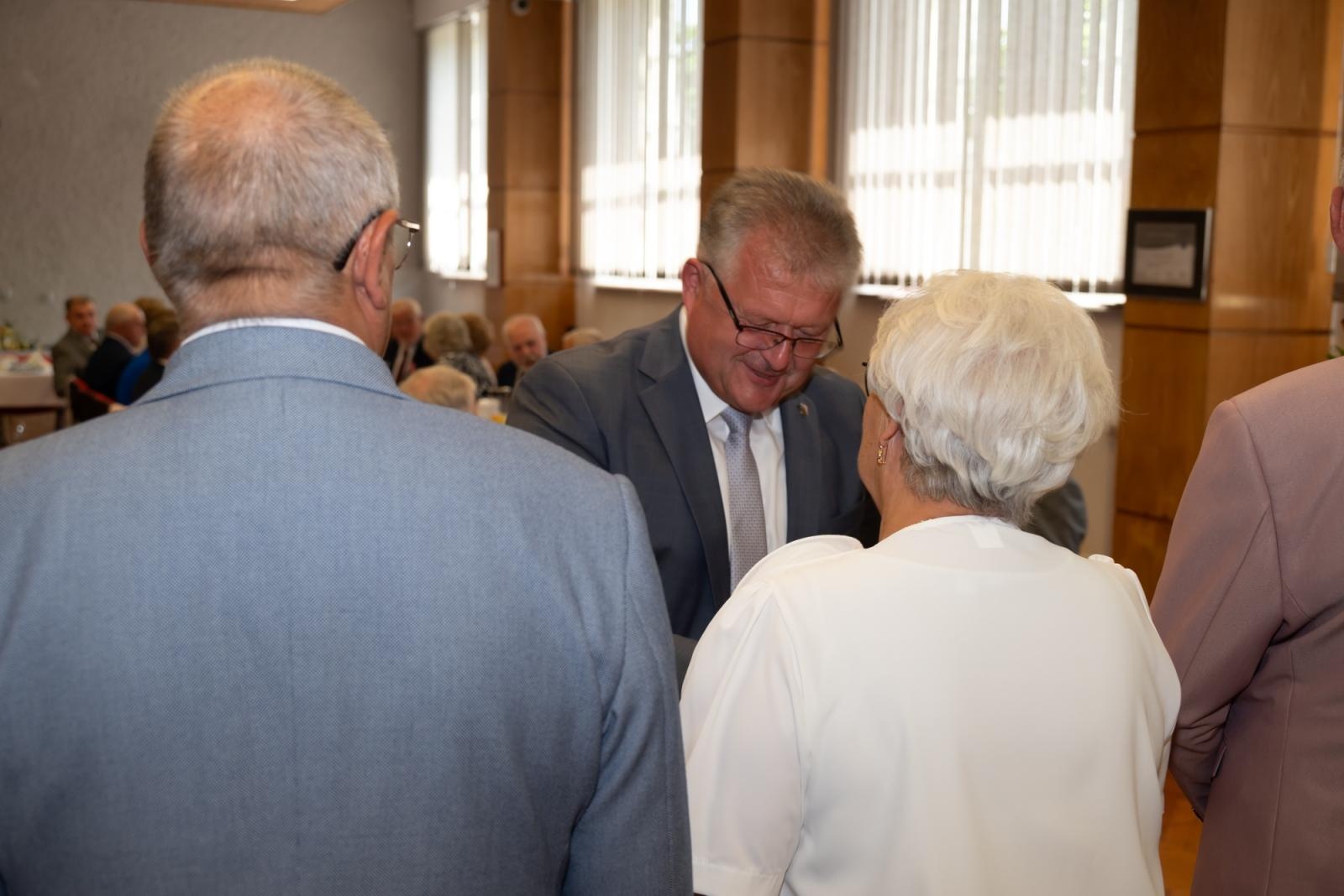 Zdjęcie w galerii na portalu naszraciborz.pl: Złote Gody w Gminie Krzyżanowice. Jubilaci odebrali medale za 50 lat małżeństwa wiadomości z regionu