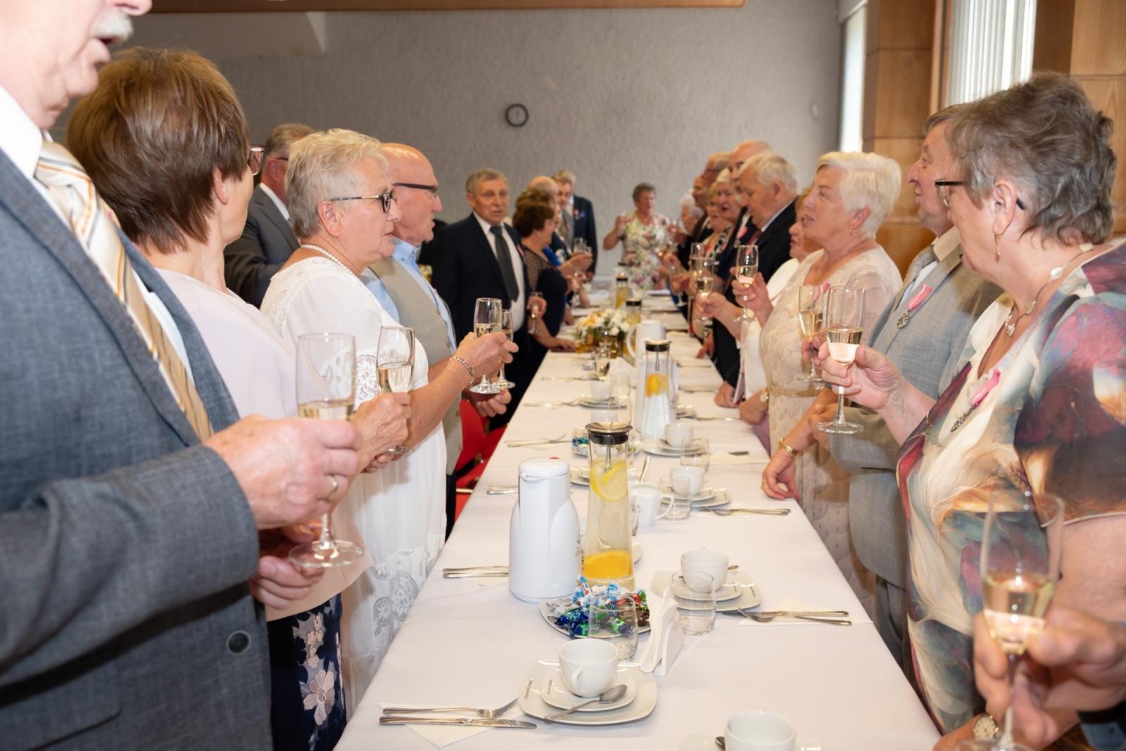 Zdjęcie w galerii na portalu naszraciborz.pl: Złote Gody w Gminie Krzyżanowice. Jubilaci odebrali medale za 50 lat małżeństwa wiadomości z regionu