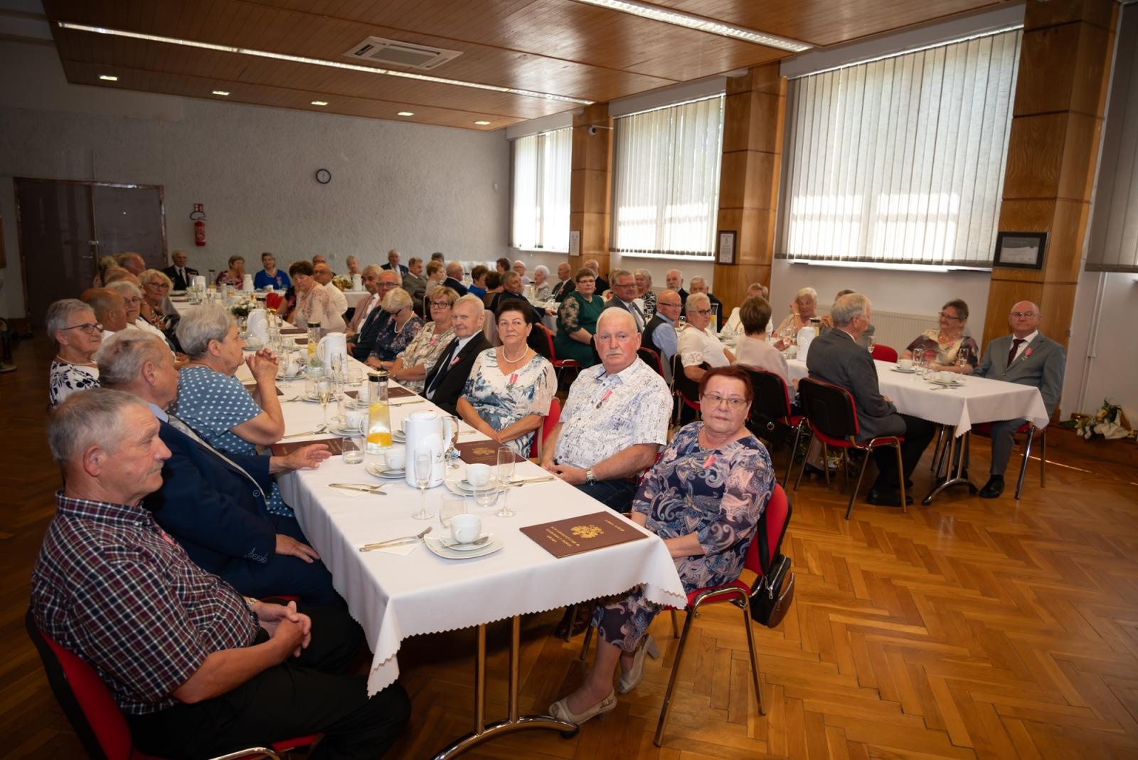 Zdjęcie w galerii na portalu naszraciborz.pl: Złote Gody w Gminie Krzyżanowice. Jubilaci odebrali medale za 50 lat małżeństwa wiadomości z regionu