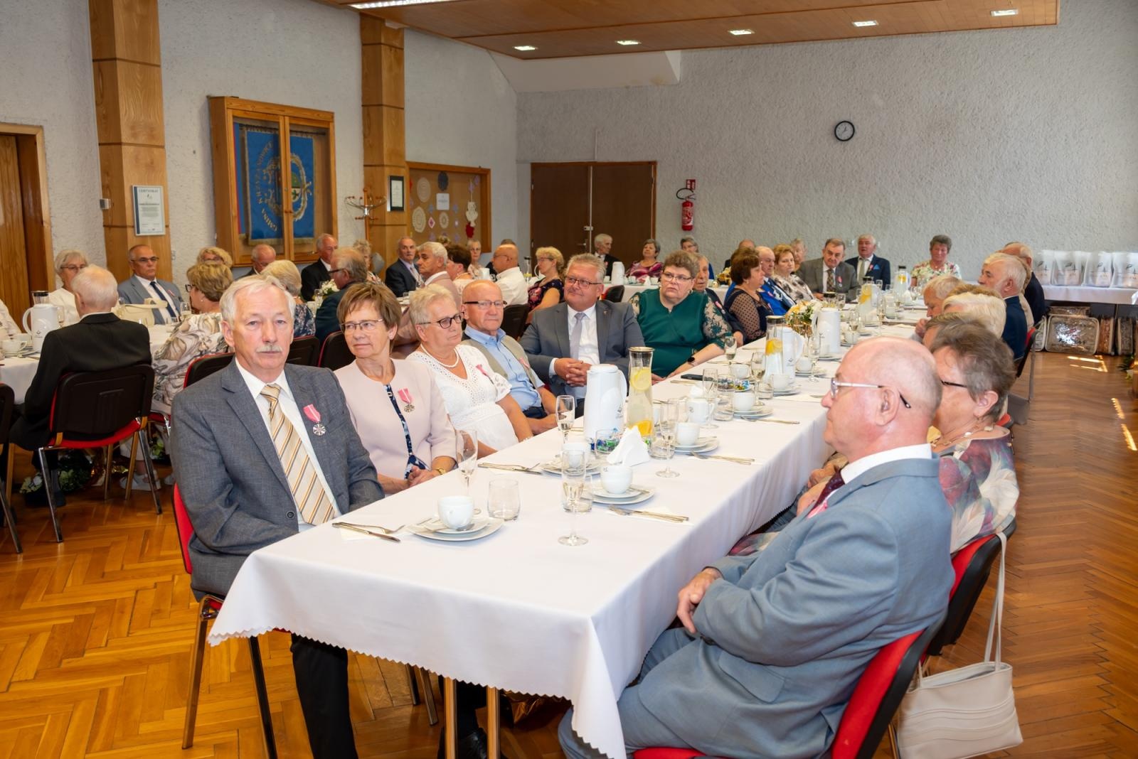 Zdjęcie w galerii na portalu naszraciborz.pl: Złote Gody w Gminie Krzyżanowice. Jubilaci odebrali medale za 50 lat małżeństwa wiadomości z regionu