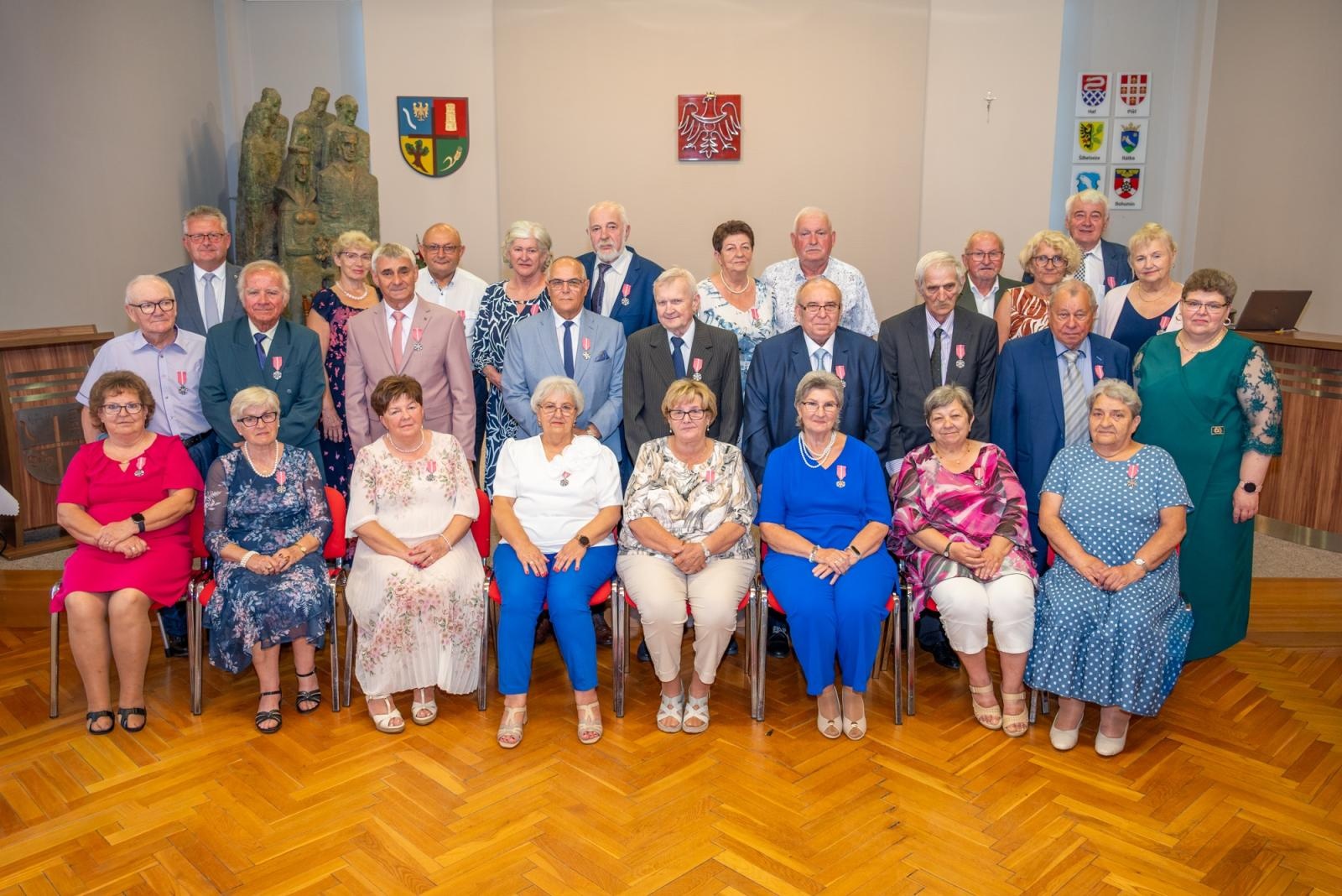 Zdjęcie w galerii na portalu naszraciborz.pl: Złote Gody w Gminie Krzyżanowice. Jubilaci odebrali medale za 50 lat małżeństwa wiadomości z regionu