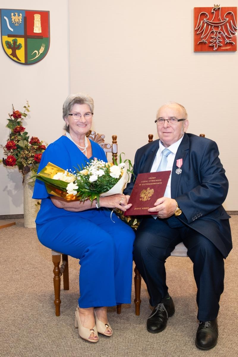 Zdjęcie w galerii na portalu naszraciborz.pl: Złote Gody w Gminie Krzyżanowice. Jubilaci odebrali medale za 50 lat małżeństwa wiadomości z regionu