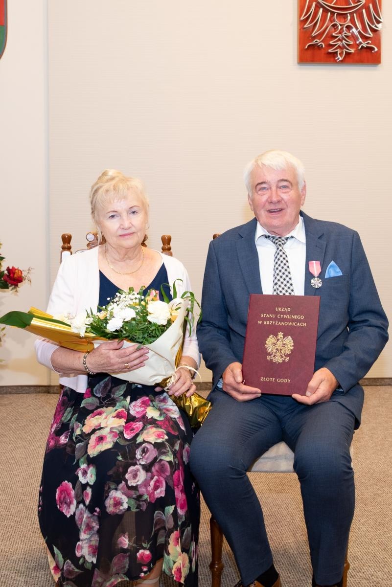 Zdjęcie w galerii na portalu naszraciborz.pl: Złote Gody w Gminie Krzyżanowice. Jubilaci odebrali medale za 50 lat małżeństwa wiadomości z regionu